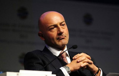 Þahenk kozmetikçi oluyor